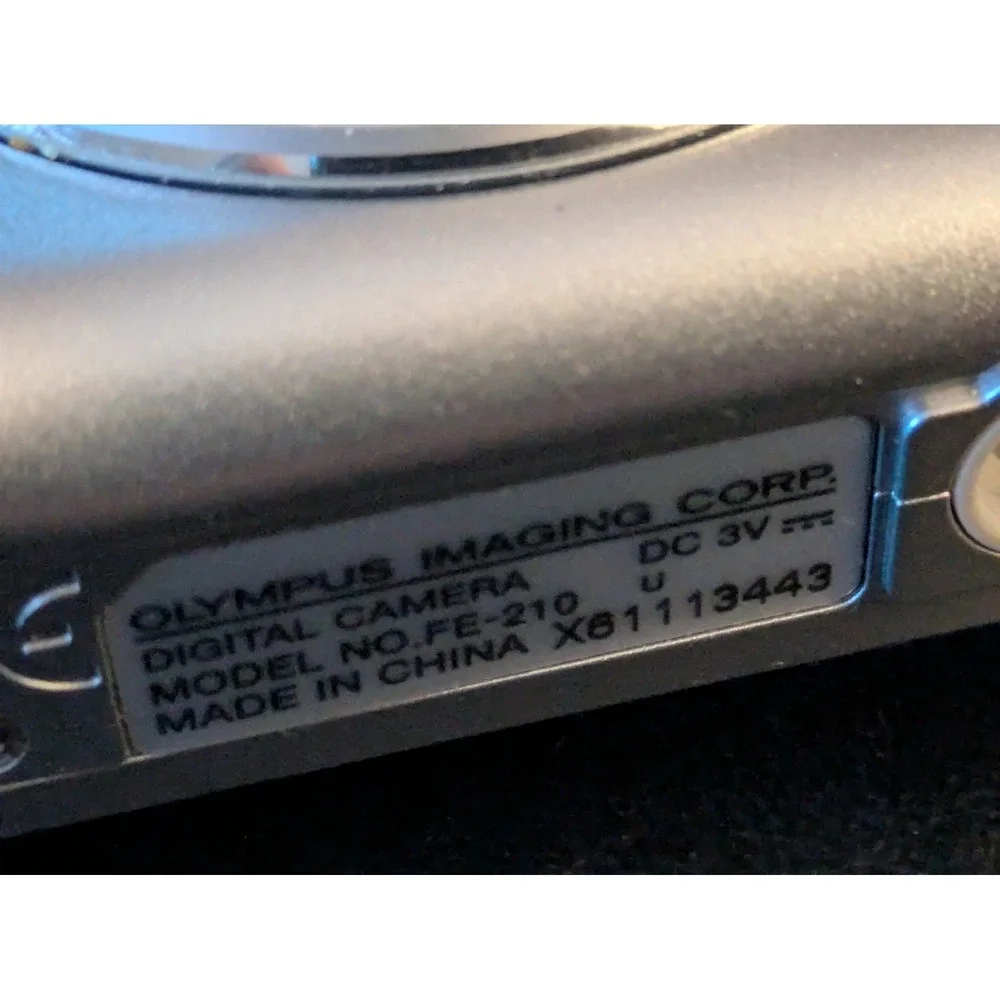 Olympus FE-210 Digital Camera Silver 7.1MP 3x Optical Zoom 1GB xD Card Works